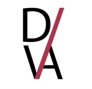 DA